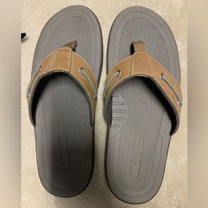Men’s sperry flip flops